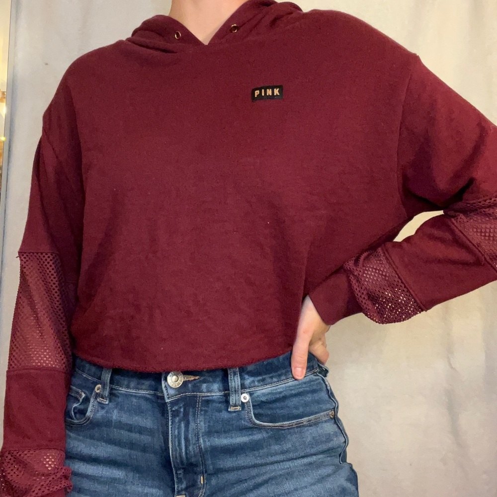 Cropped burgundy sweatshirt